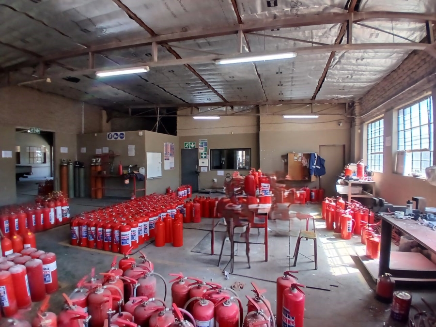 To Let Commercial Property for Rent in Oos Einde North West